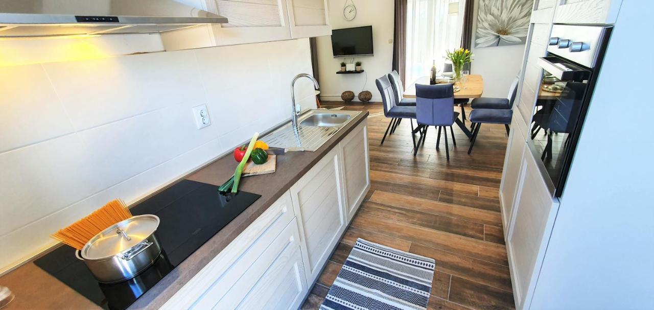 מאלי דרבניק Anas Lagoon Holiday House With Pool At Azure Beach מראה חיצוני תמונה