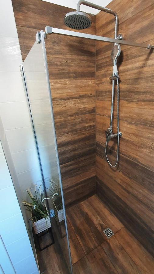 מאלי דרבניק Anas Lagoon Holiday House With Pool At Azure Beach מראה חיצוני תמונה