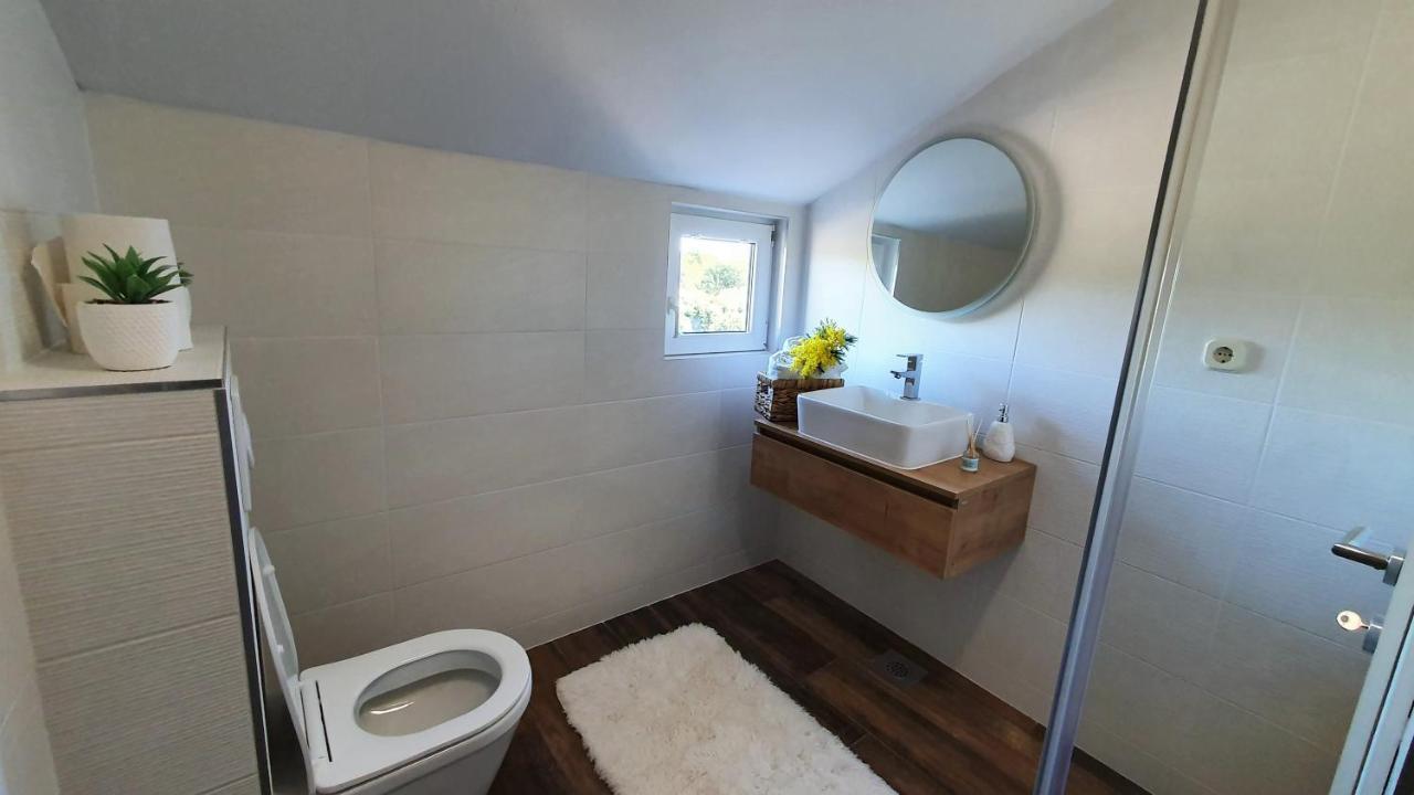 מאלי דרבניק Anas Lagoon Holiday House With Pool At Azure Beach מראה חיצוני תמונה