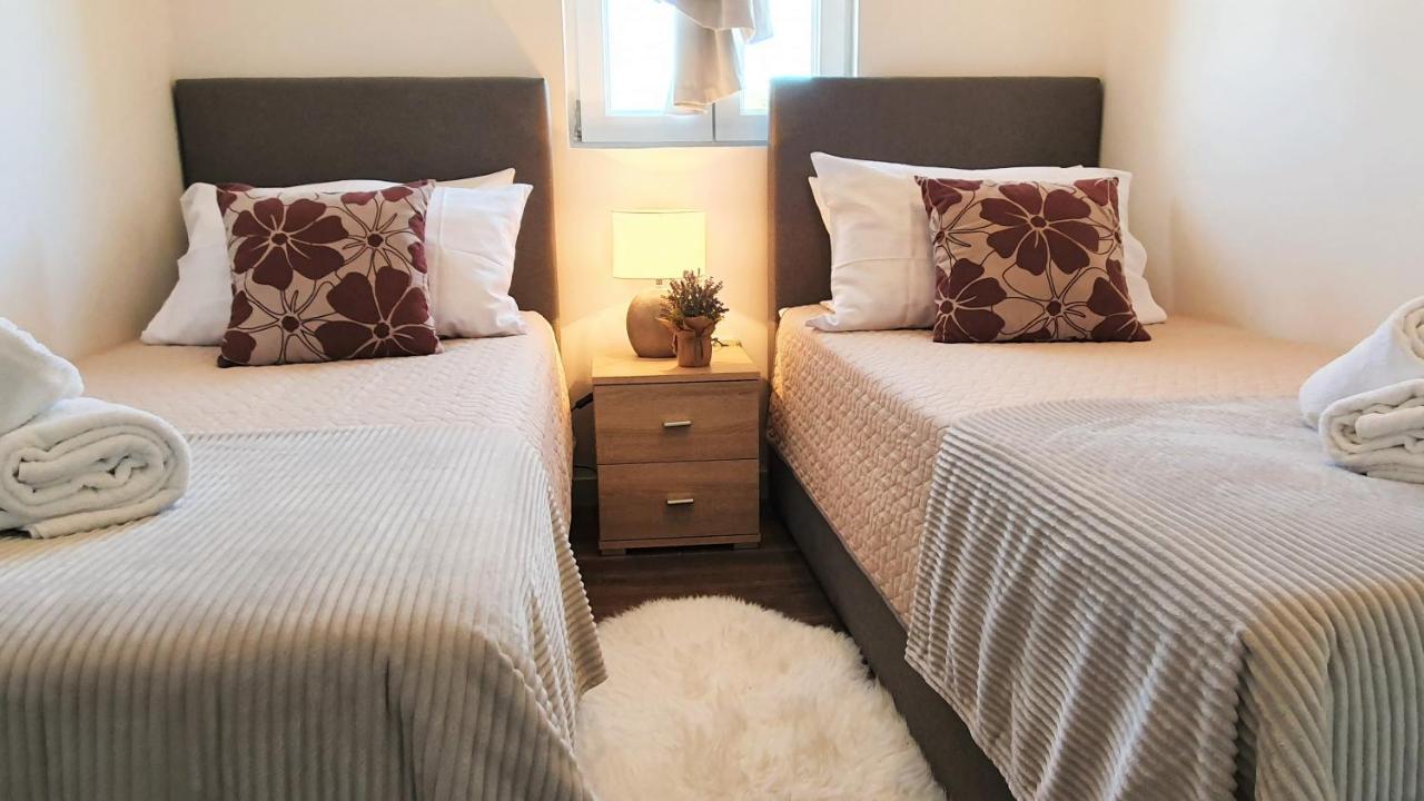 מאלי דרבניק Anas Lagoon Holiday House With Pool At Azure Beach מראה חיצוני תמונה