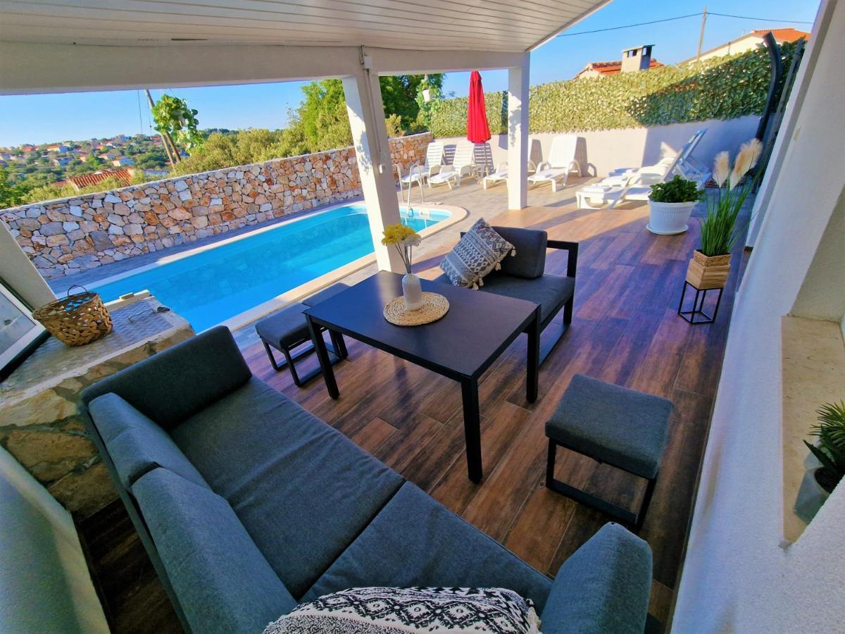 מאלי דרבניק Anas Lagoon Holiday House With Pool At Azure Beach מראה חיצוני תמונה