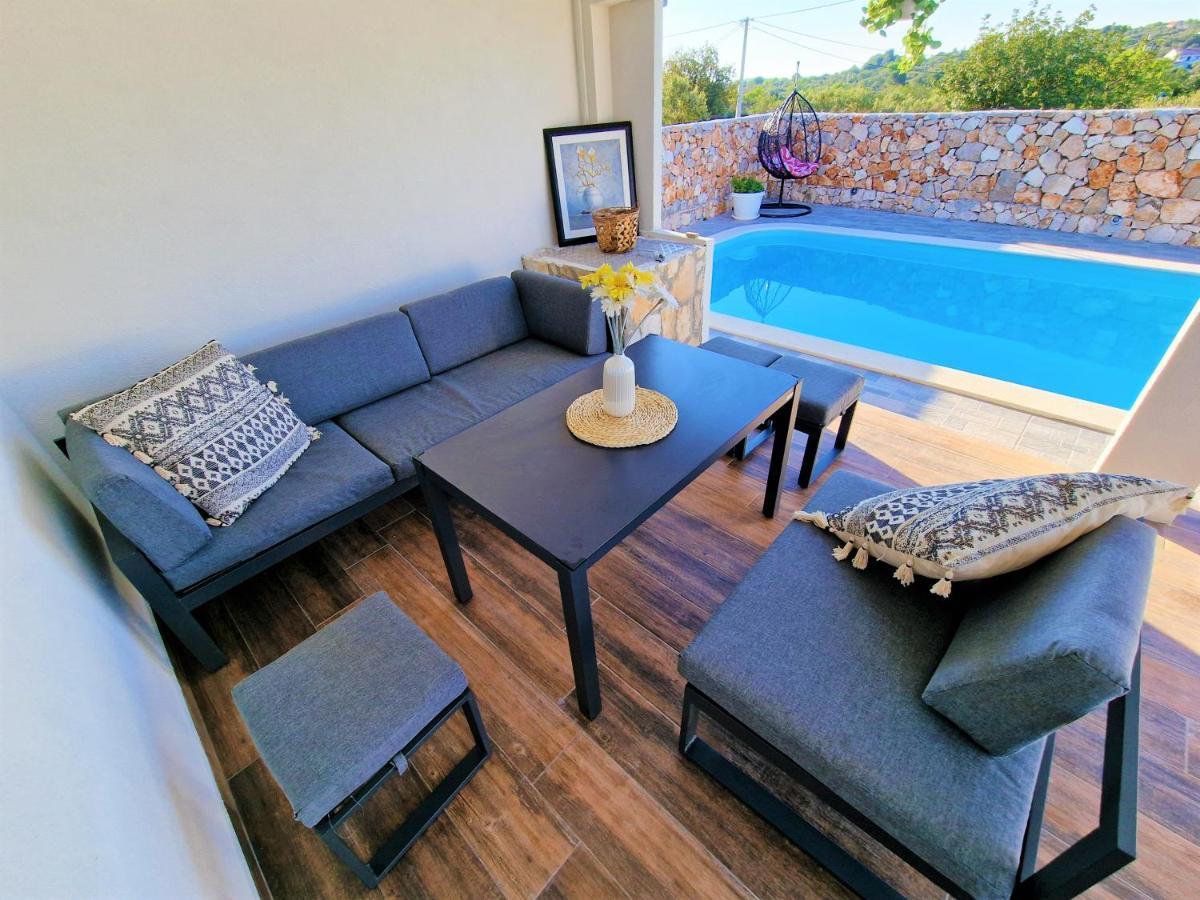 מאלי דרבניק Anas Lagoon Holiday House With Pool At Azure Beach מראה חיצוני תמונה